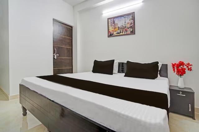 Rooftop Castle Hotel Noida Eksteriør billede
